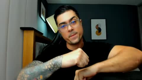 Snapshot of adam_clarke chatting on 06.01.26 adam clarke online show from 06.01.26
