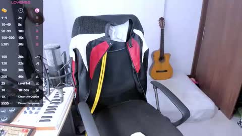 Snapshot of adam_rocket chatting on 11.05.25 Adam online show from 11.05.25