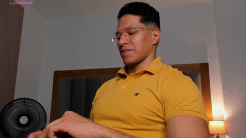 Snapshot of adambrocs1 chatting on 03.02.25 adambrocs1 online show from 03.02.25