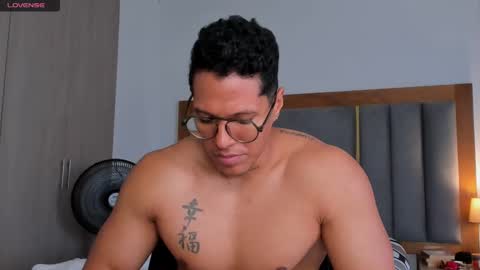 Snapshot of adambrocs1 chatting on 03.10.25 adambrocs1 online show from 03.10.25