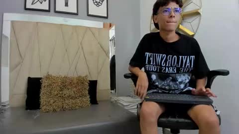 Snapshot of adams_bobby chatting on 10.28.25 Adams Bobby online show from 10.28.25