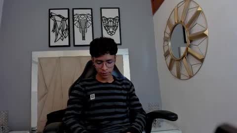 Snapshot of adams_bobby chatting on 10.30.25 Adams Bobby online show from 10.30.25