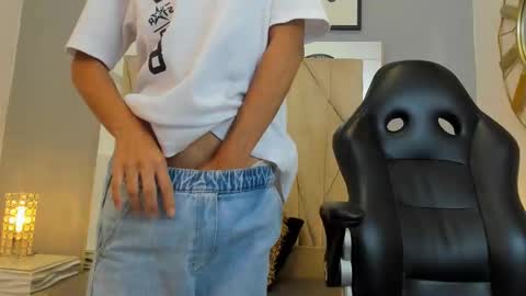 Snapshot of adams_bobby chatting on 11.03.25 Adams Bobby online show from 11.03.25