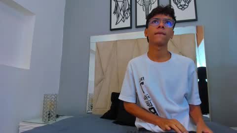 Snapshot of adams_bobby chatting on 11.13.25 Adams Bobby online show from 11.13.25