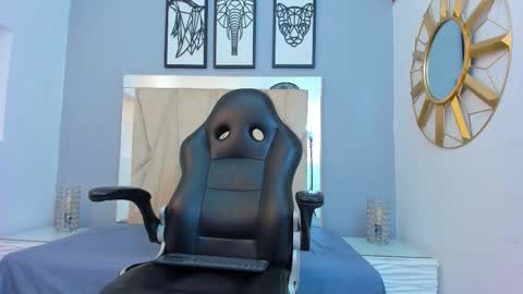 Snapshot of adams_bobby chatting on 11.17.25 Adams Bobby online show from 11.17.25