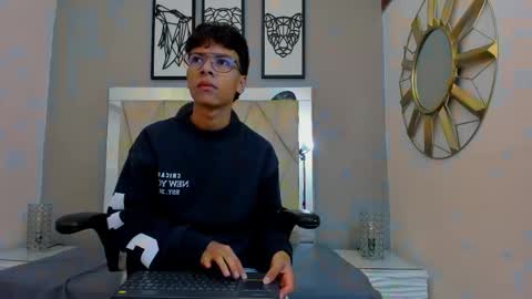 Snapshot of adams_bobby chatting on 11.20.25 Adams Bobby online show from 11.20.25