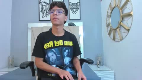 Snapshot of adams_bobby chatting on 11.24.25 Adams Bobby online show from 11.24.25