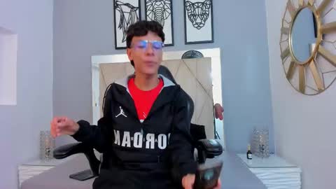 Snapshot of adams_bobby chatting on 11.27.25 Adams Bobby online show from 11.27.25