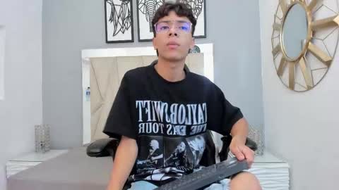 Snapshot of adams_bobby chatting on 11.28.25 Adams Bobby online show from 11.28.25