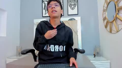 Snapshot of adams_bobby chatting on 12.14.25 Adams Bobby online show from 12.14.25