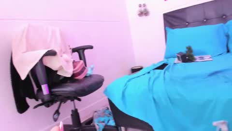 Cloe Adams  online show from 01.31.26