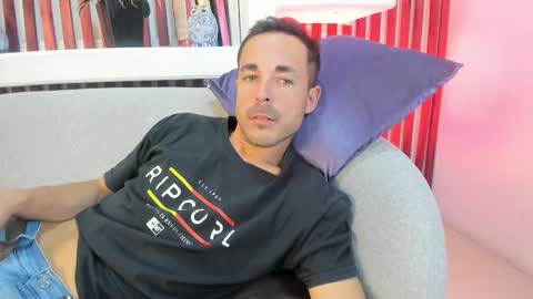 Im Adams Sanz online show from 02.05.26