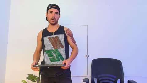 Im Adams Sanz online show from 04.03.26