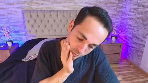 Im Adams Sanz online show from 04.17.26