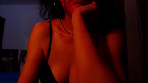 Snapshot of addicted2uts chatting on 01.29.25 amy online show from 01.29.25