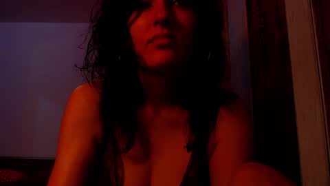 Snapshot of addicted2uts chatting on 09.25.25 amy online show from 09.25.25