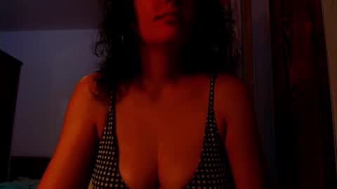 Snapshot of addicted2uts chatting on 11.04.25 amy online show from 11.04.25