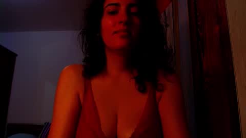 Snapshot of addicted2uts chatting on 11.06.25 amy online show from 11.06.25