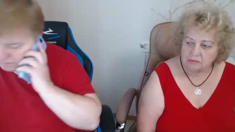 Snapshot of adelandsofia chatting on 09.17.25 AdelAndSofia online show from 09.17.25
