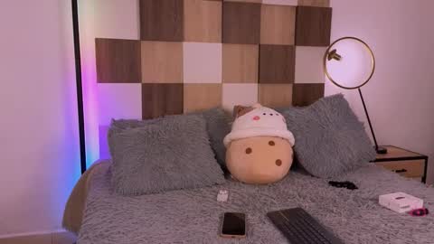 Snapshot of adele_carter_ chatting on 11.10.25 Andrea online show from 11.10.25