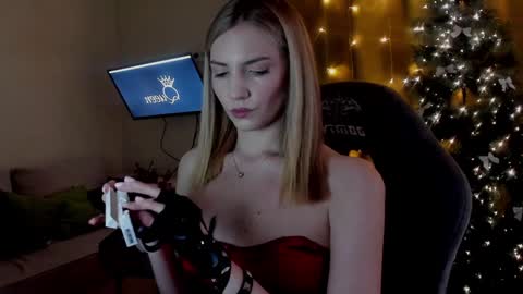 Snapshot of adeleshinem chatting on 01.10.25 Adele Shine online show from 01.10.25