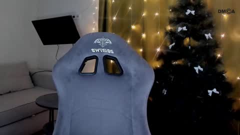 Snapshot of adeleshinem chatting on 01.11.25 Adele Shine online show from 01.11.25