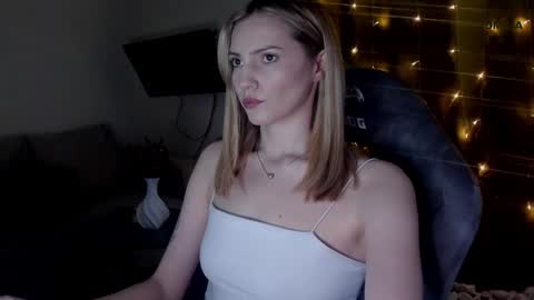 Snapshot of adeleshinem chatting on 01.20.25 Adele Shine online show from 01.20.25