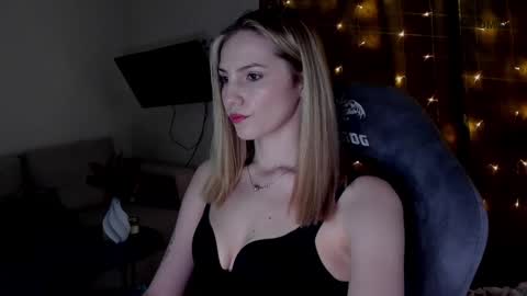 Snapshot of adeleshinem chatting on 01.25.25 Adele Shine online show from 01.25.25