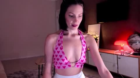 Snapshot of adeleshinem chatting on 10.04.25 Adele Shine online show from 10.04.25