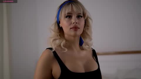 Snapshot of adelineking chatting on 09.17.25 Ade online show from 09.17.25