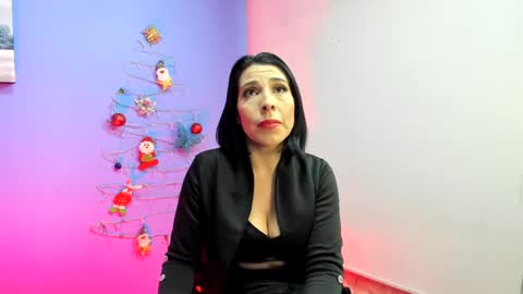 Snapshot of adellelennox_cg chatting on 01.04.25 Adelle online show from 01.04.25