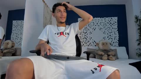 Snapshot of adonis_wb chatting on 11.05.25 adonis_wb online show from 11.05.25