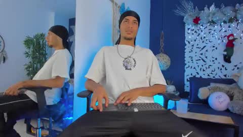 Snapshot of adonis_wb chatting on 12.03.25 adonis_wb online show from 12.03.25