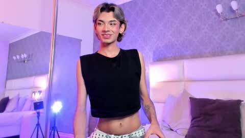 Snapshot of adonisaster chatting on 11.12.25 Adonis online show from 11.12.25