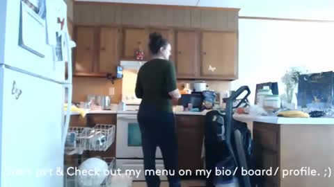 Snapshot of adorable22 chatting on 12.04.24 adorable22 online show from 12.04.24