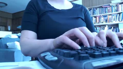 Snapshot of adorable22 chatting on 01.30.25 adorable22 online show from 01.30.25