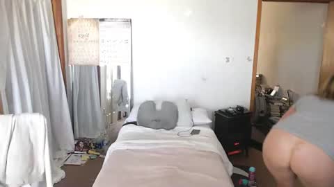 Snapshot of adorable22 chatting on 11.11.25 adorable22 online show from 11.11.25