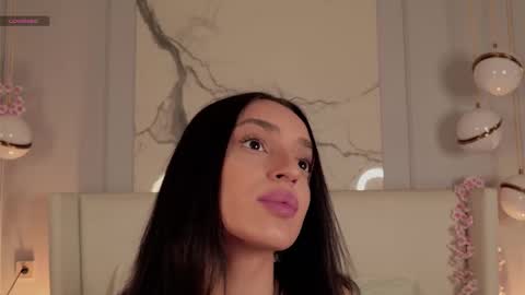 adoracortes online show from 11.19.25