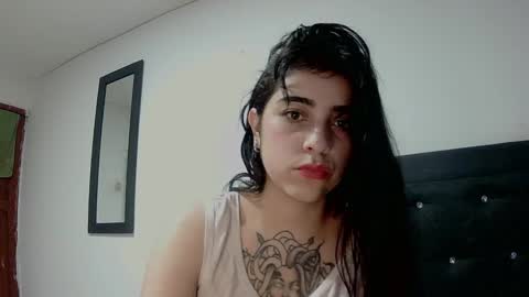 Snapshot of adri_gomez1 chatting on 10.07.25 online show from 10.07.25
