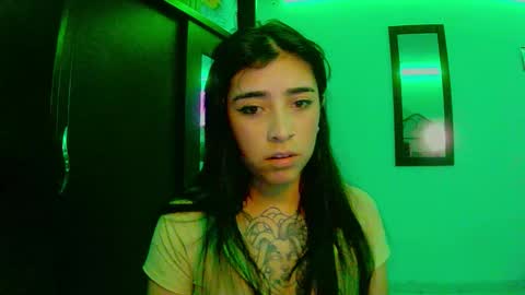 Snapshot of adri_gomez1 chatting on 10.16.25 online show from 10.16.25