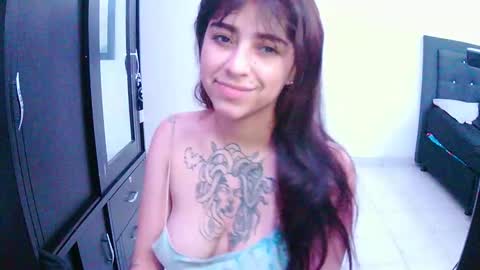 Snapshot of adri_gomez1 chatting on 10.18.25 online show from 10.18.25