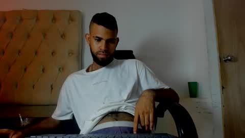 Snapshot of adri_sexboy229 chatting on 09.23.25 adri_sexboy229 online show from 09.23.25