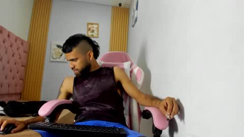 Snapshot of adri_sexboy229 chatting on 09.25.25 adri_sexboy229 online show from 09.25.25