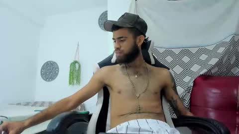Snapshot of adri_sexboy229 chatting on 10.12.25 adri_sexboy229 online show from 10.12.25