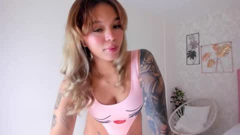 Snapshot of adria_ross chatting on 10.26.25 Adriana online show from 10.26.25