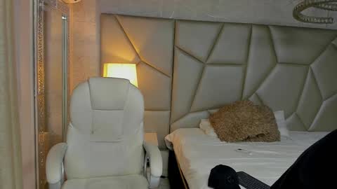   online show from 10.04.25