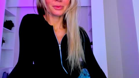 Snapshot of adriana_coy_ chatting on 02.01.25 Adriana online show from 02.01.25