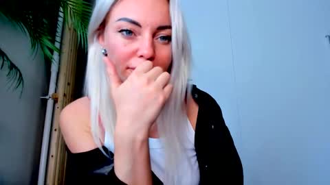 Snapshot of adriana_coy_ chatting on 09.12.25 Adriana online show from 09.12.25