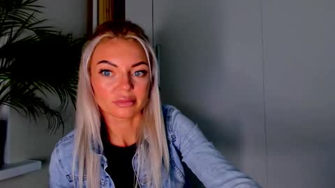 Snapshot of adriana_coy_ chatting on 09.15.25 Adriana online show from 09.15.25