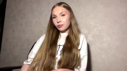 Snapshot of adriannemuldowney chatting on 05.04.26 Caroline online show from 05.04.26
